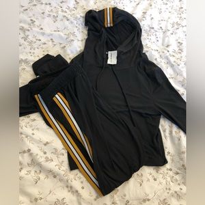 Black and gold long sleeve crop top with watching leggings set
